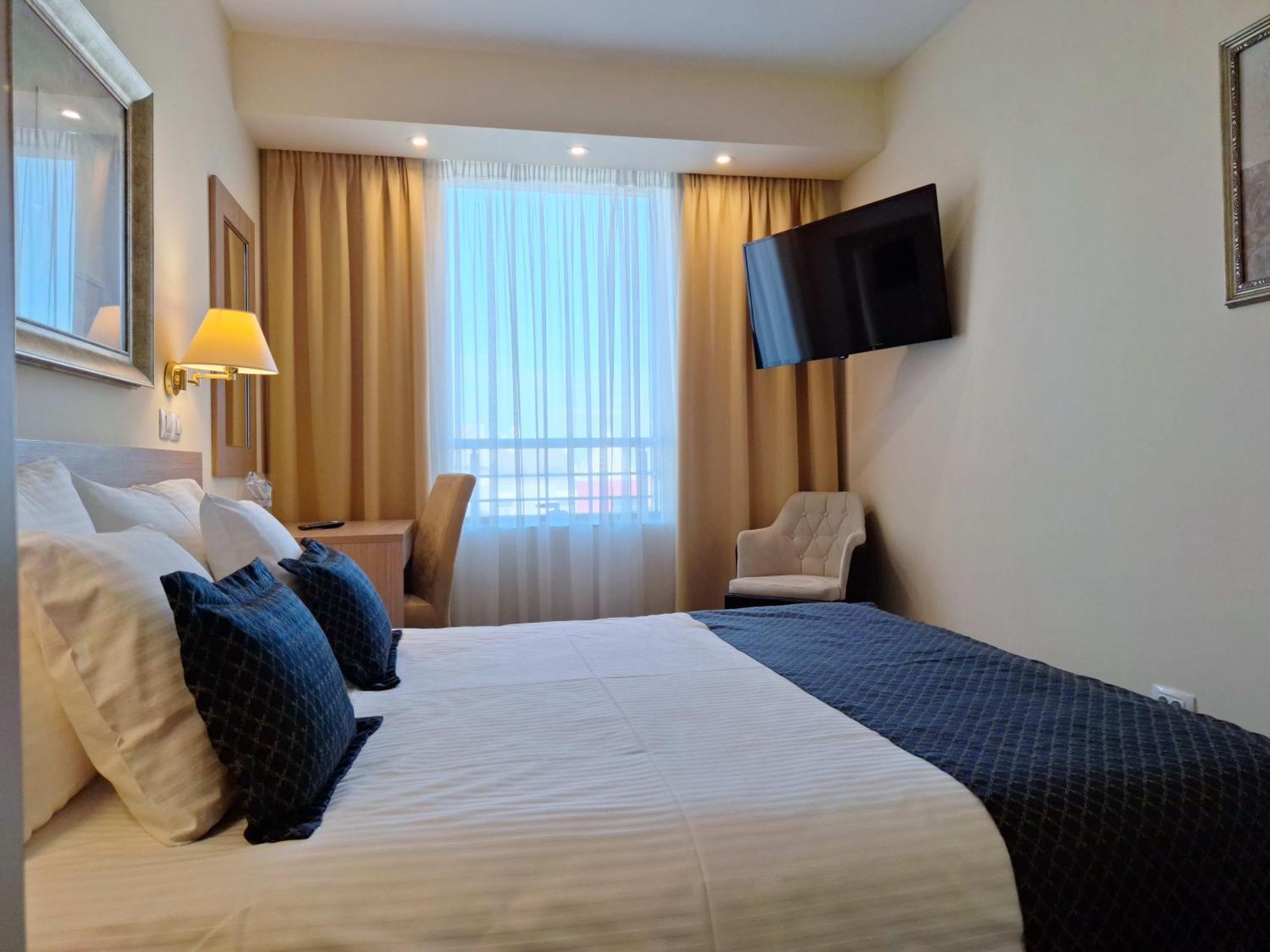 Hotel Monogram Park Ruma Extérieur photo