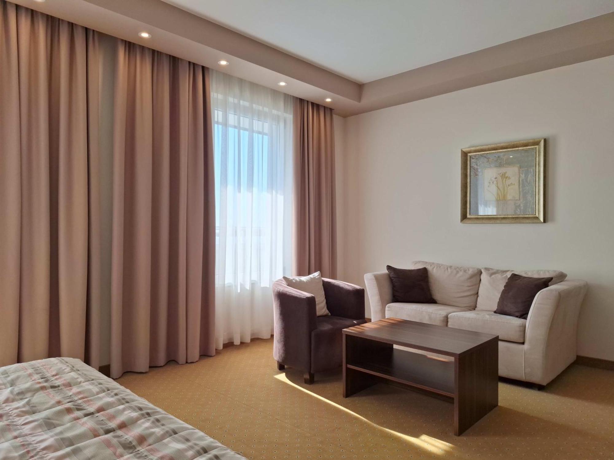 Hotel Monogram Park Ruma Extérieur photo