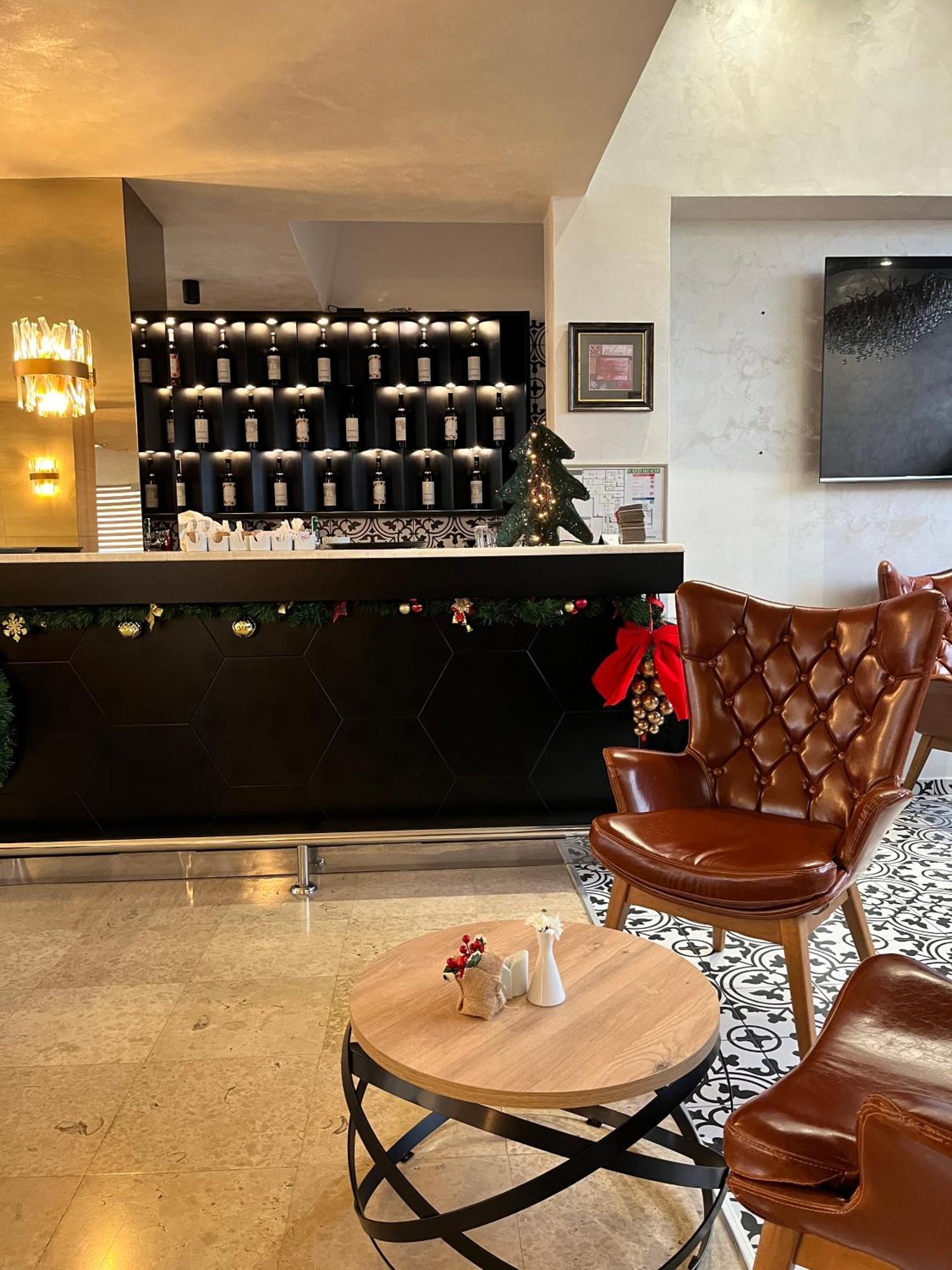 Hotel Monogram Park Ruma Extérieur photo