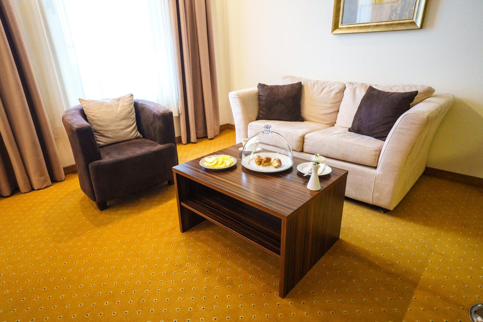 Hotel Monogram Park Ruma Extérieur photo
