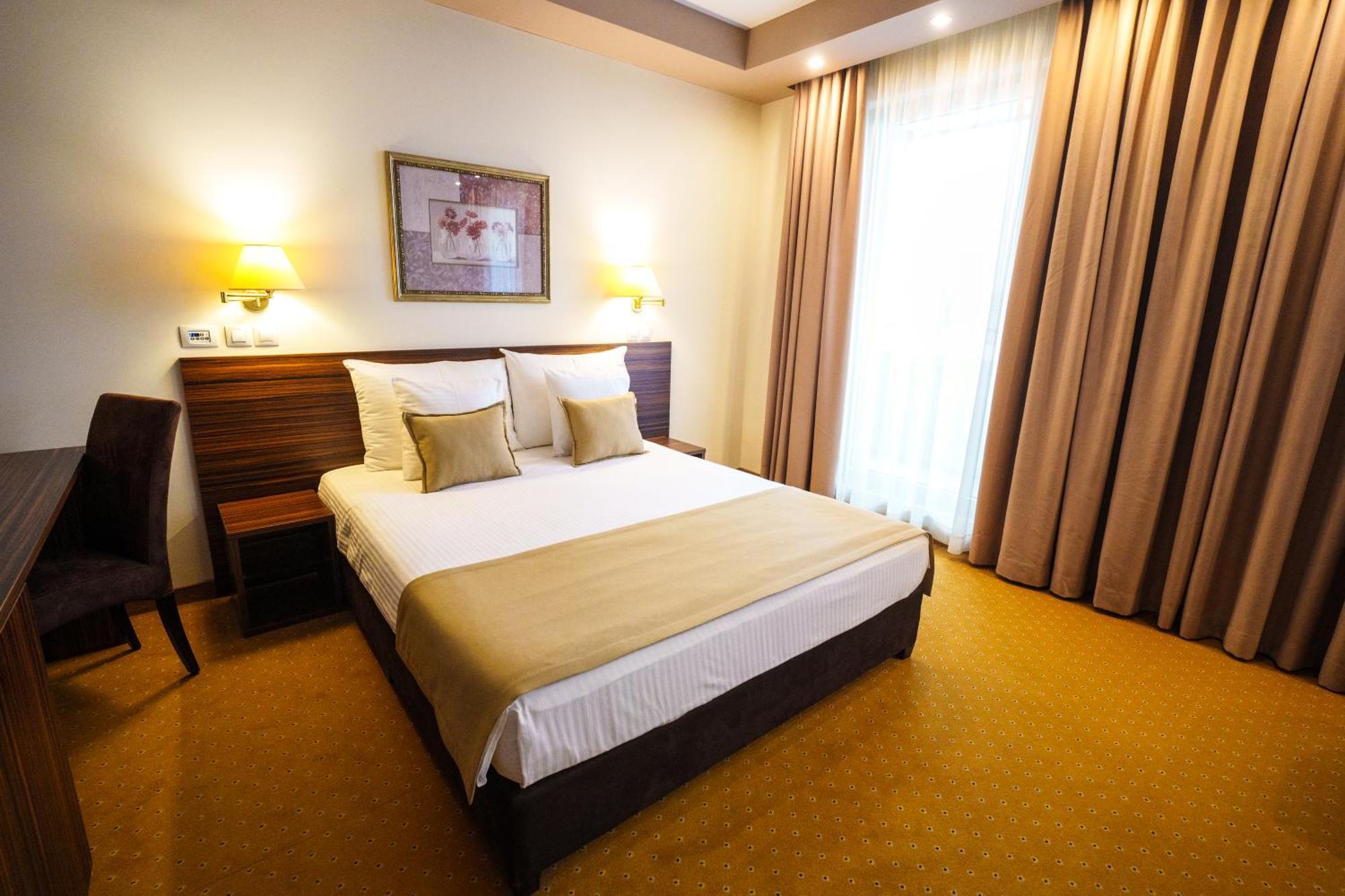 Hotel Monogram Park Ruma Extérieur photo