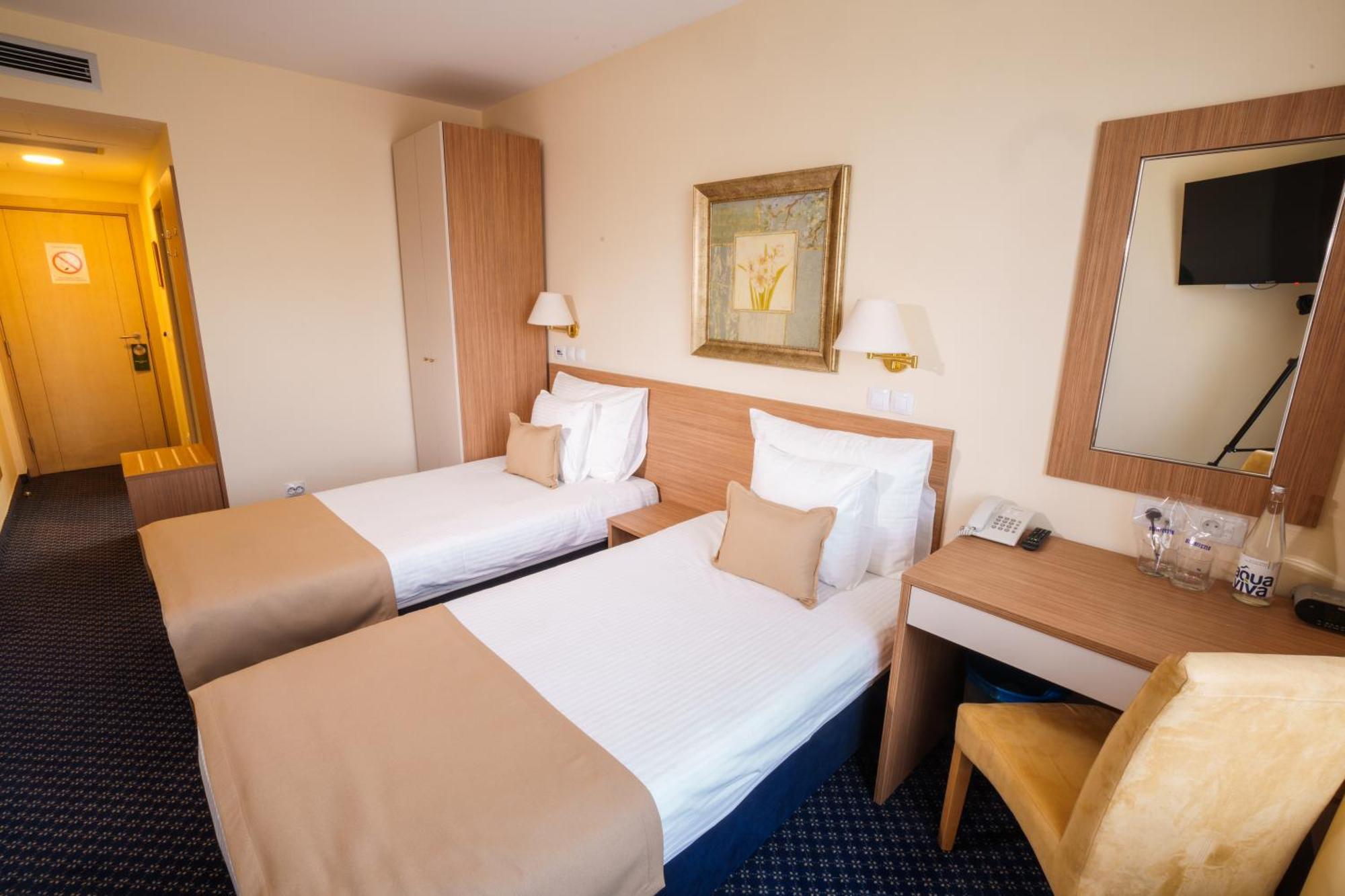 Hotel Monogram Park Ruma Extérieur photo