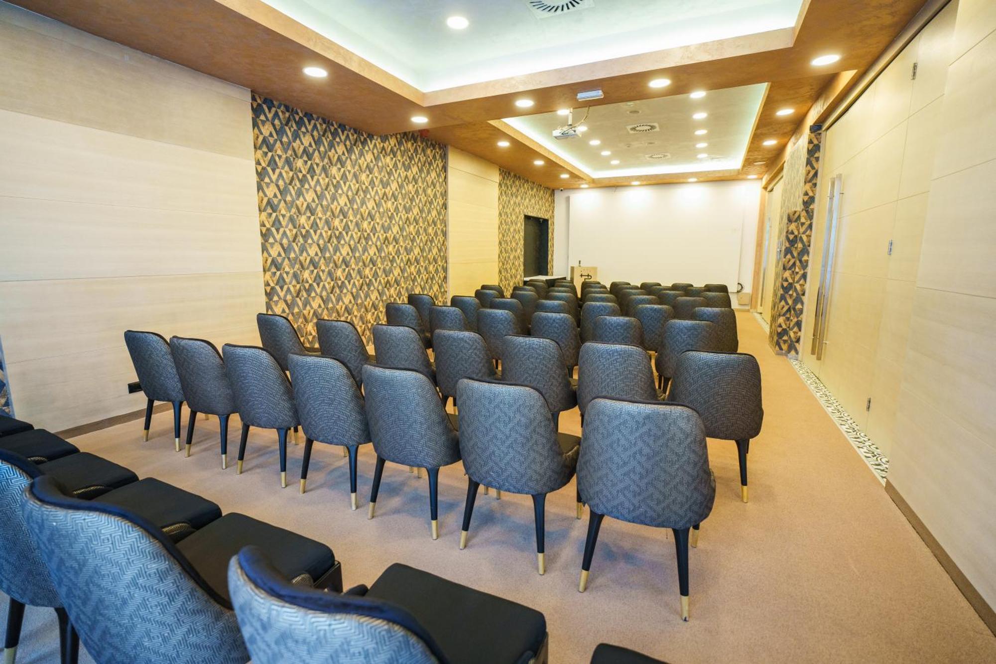Hotel Monogram Park Ruma Extérieur photo