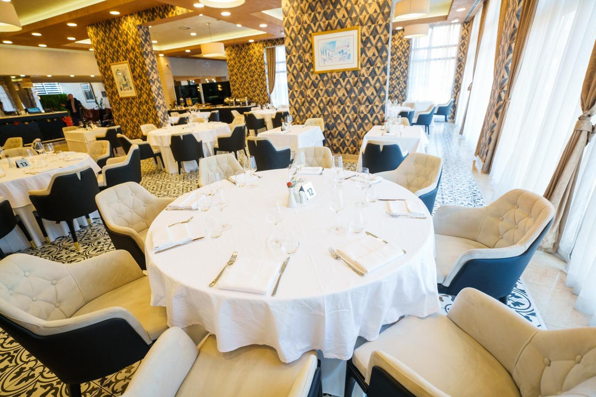 Hotel Monogram Park Ruma Extérieur photo