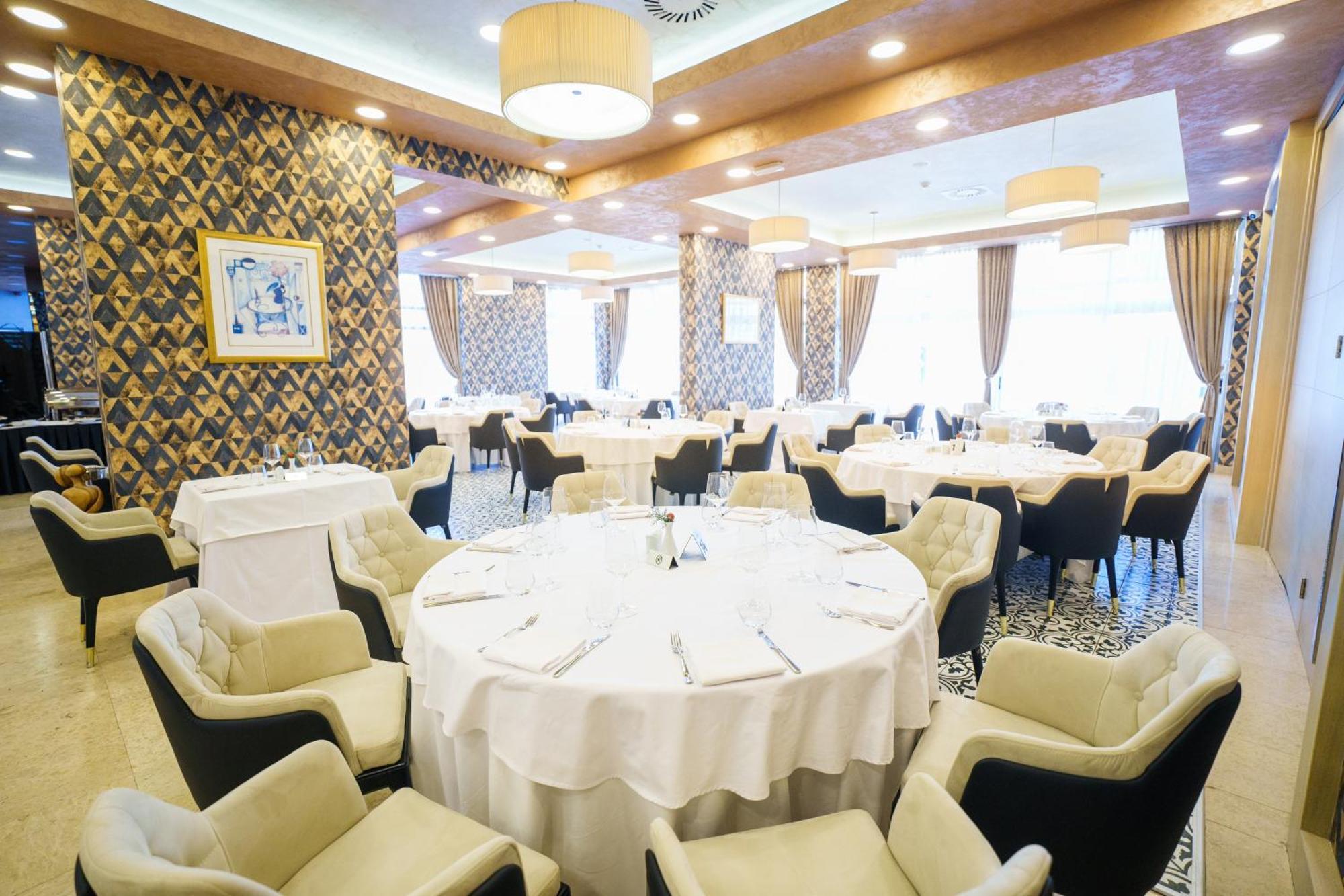Hotel Monogram Park Ruma Extérieur photo