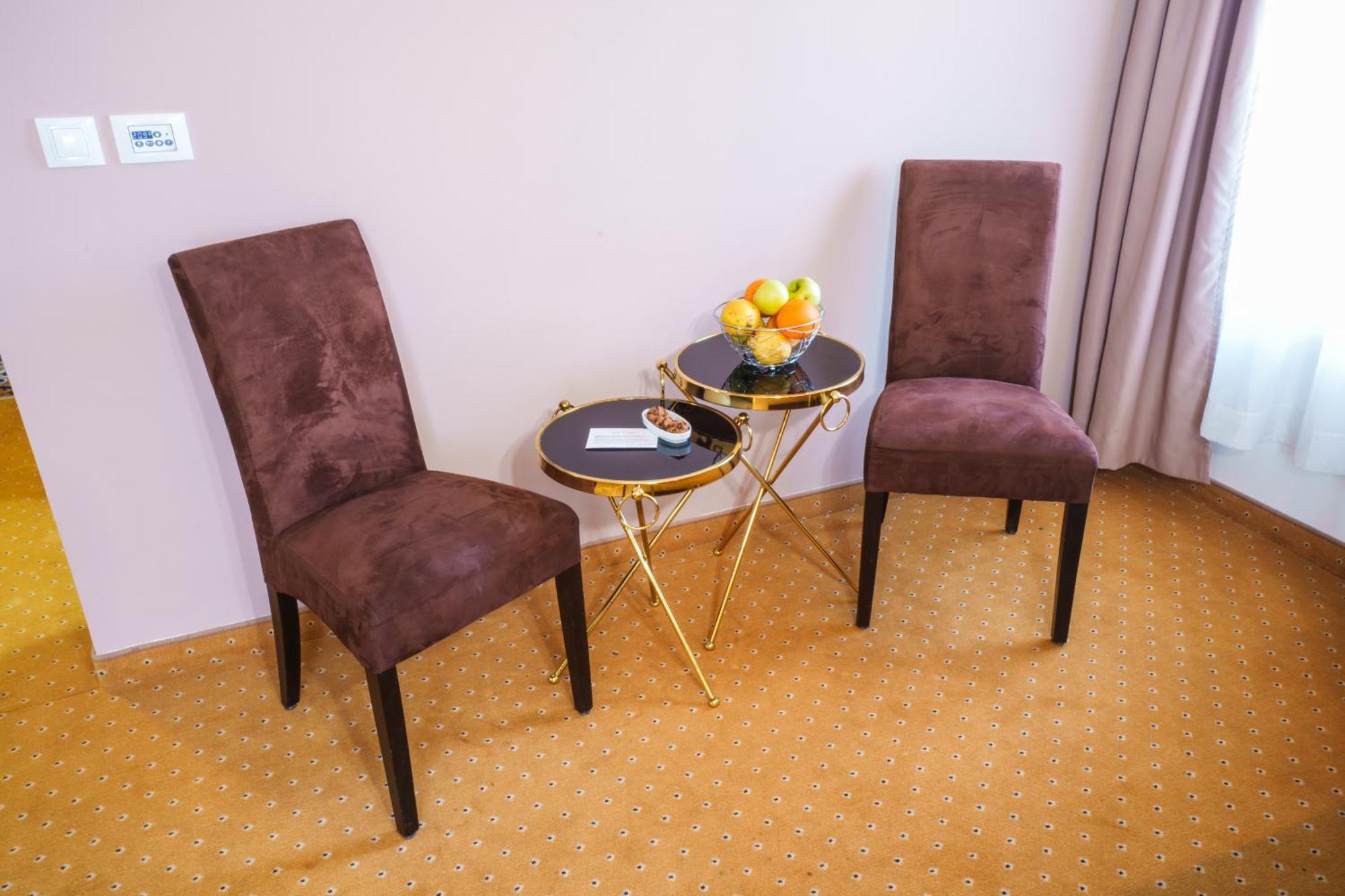 Hotel Monogram Park Ruma Extérieur photo