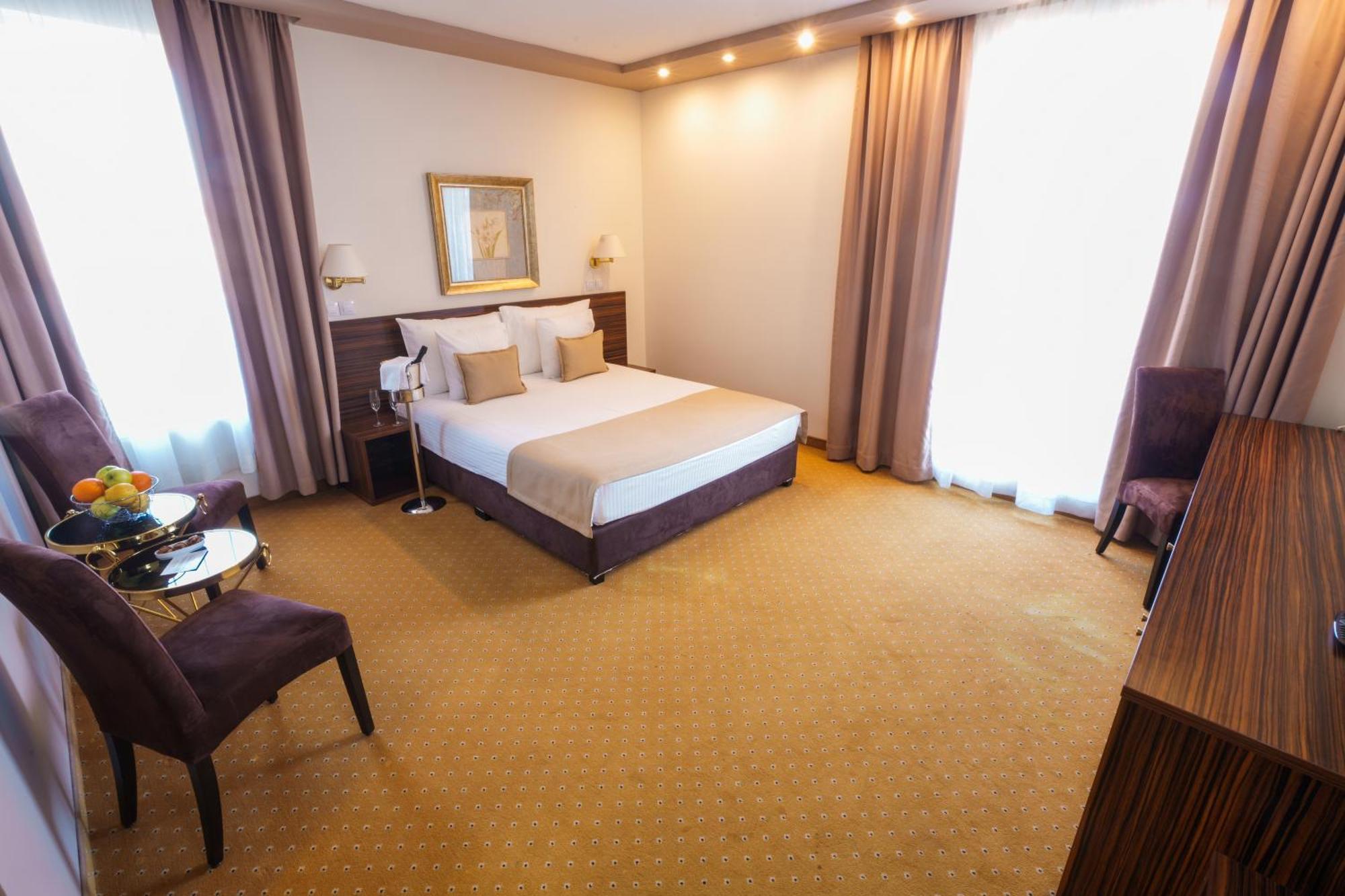 Hotel Monogram Park Ruma Extérieur photo