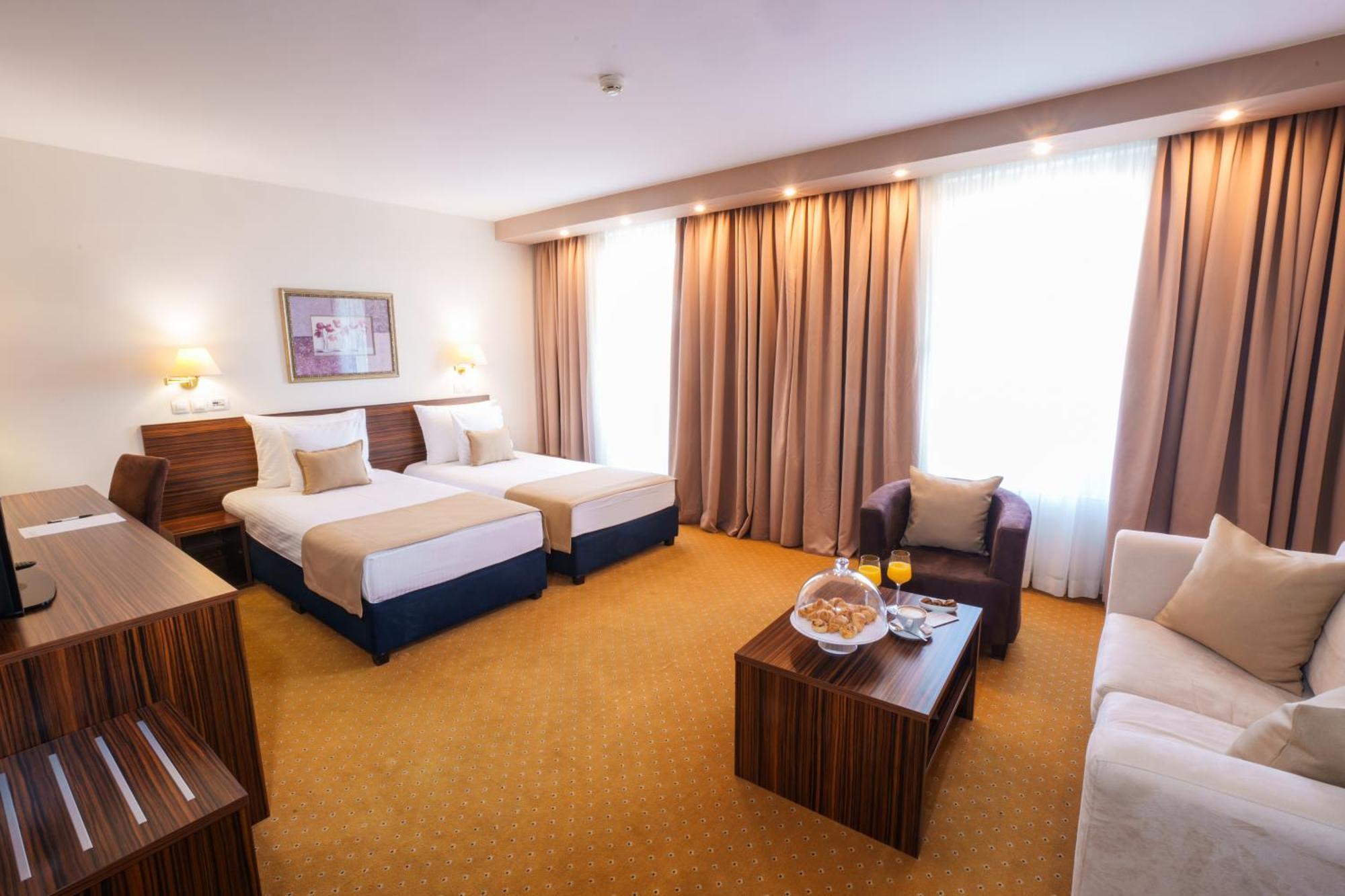 Hotel Monogram Park Ruma Extérieur photo