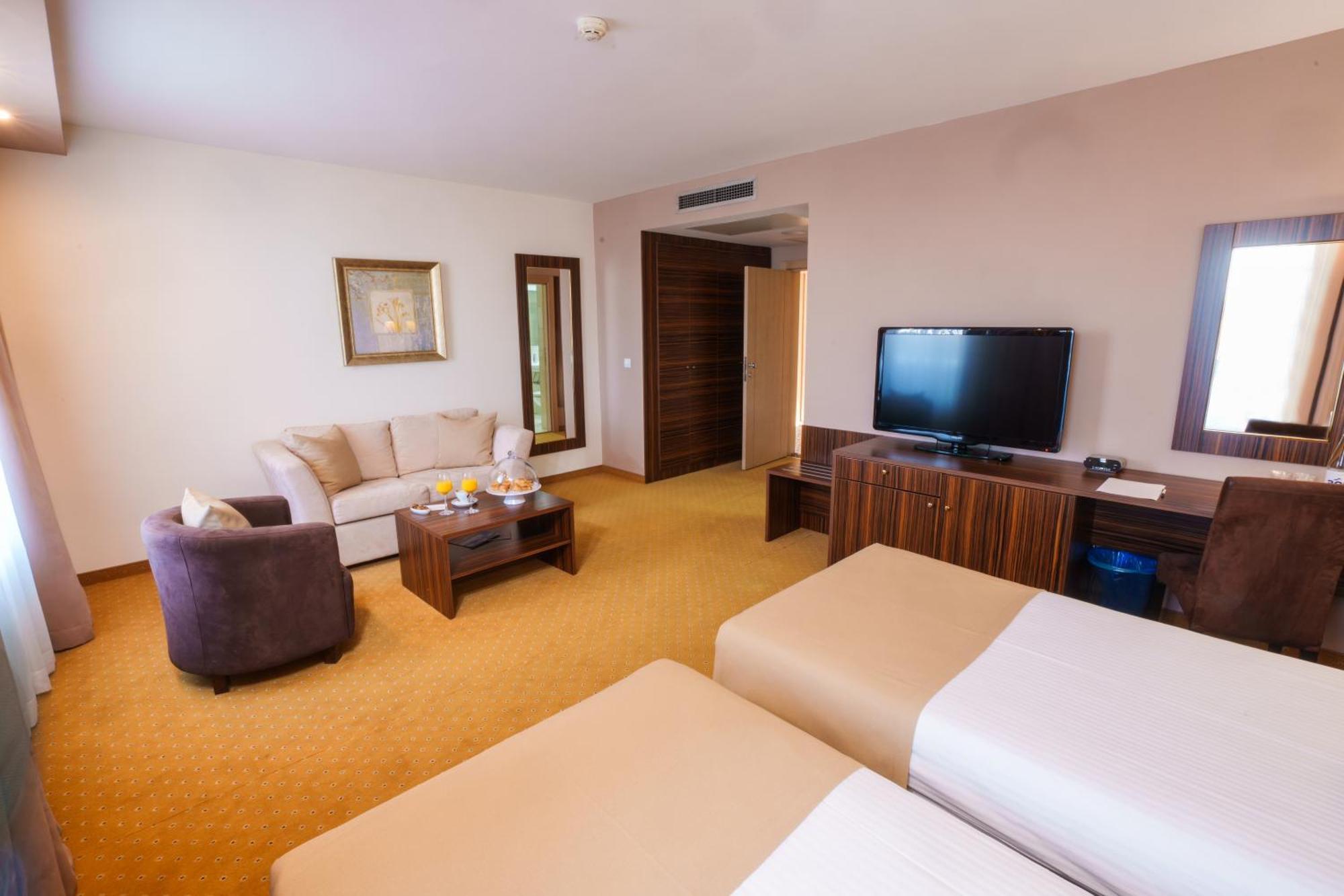 Hotel Monogram Park Ruma Extérieur photo