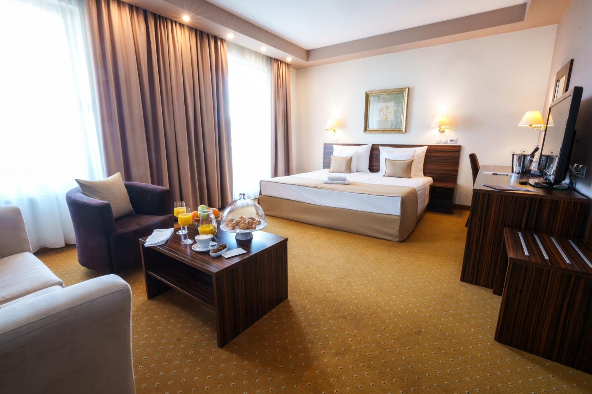 Hotel Monogram Park Ruma Extérieur photo