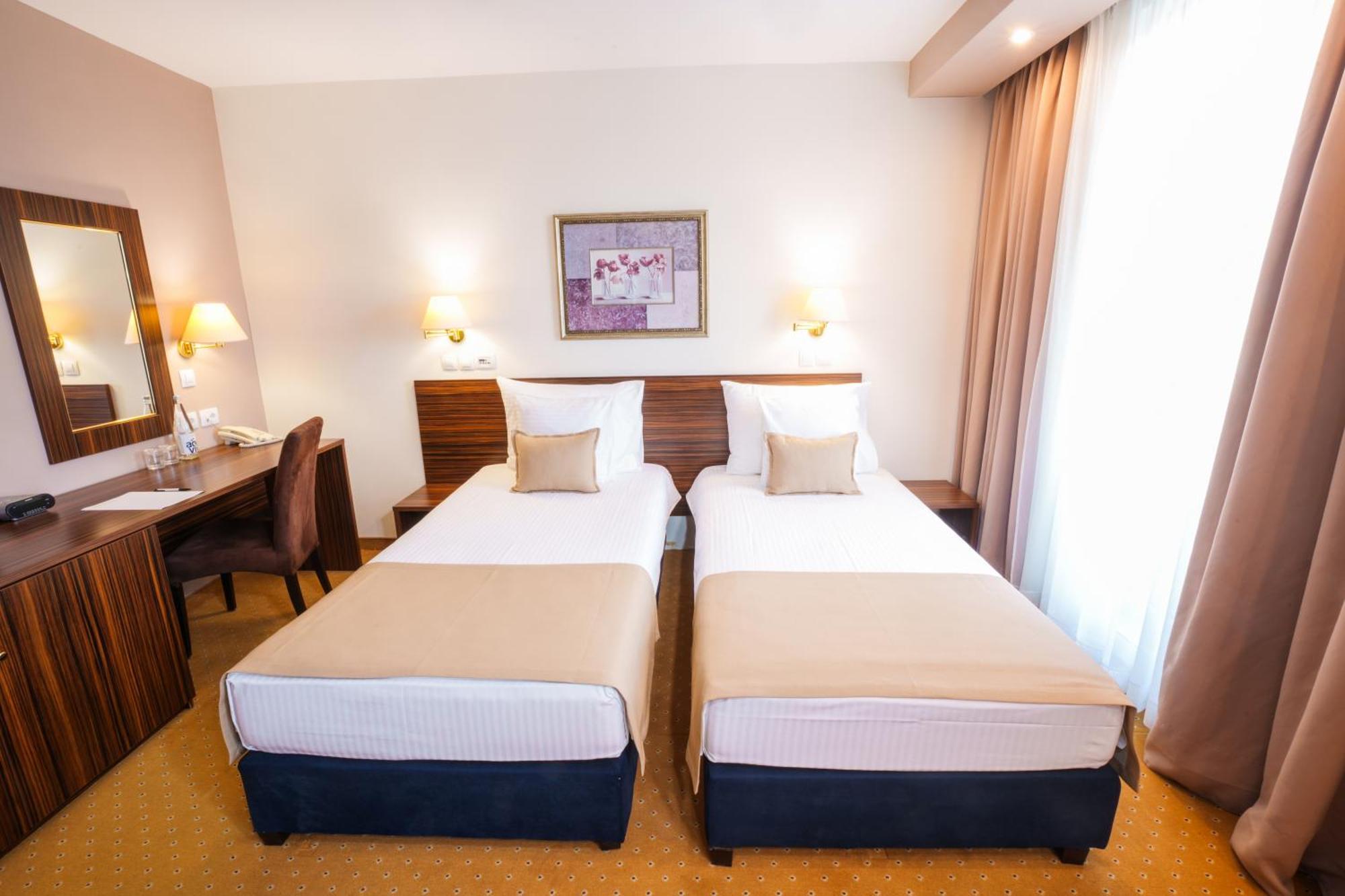 Hotel Monogram Park Ruma Extérieur photo