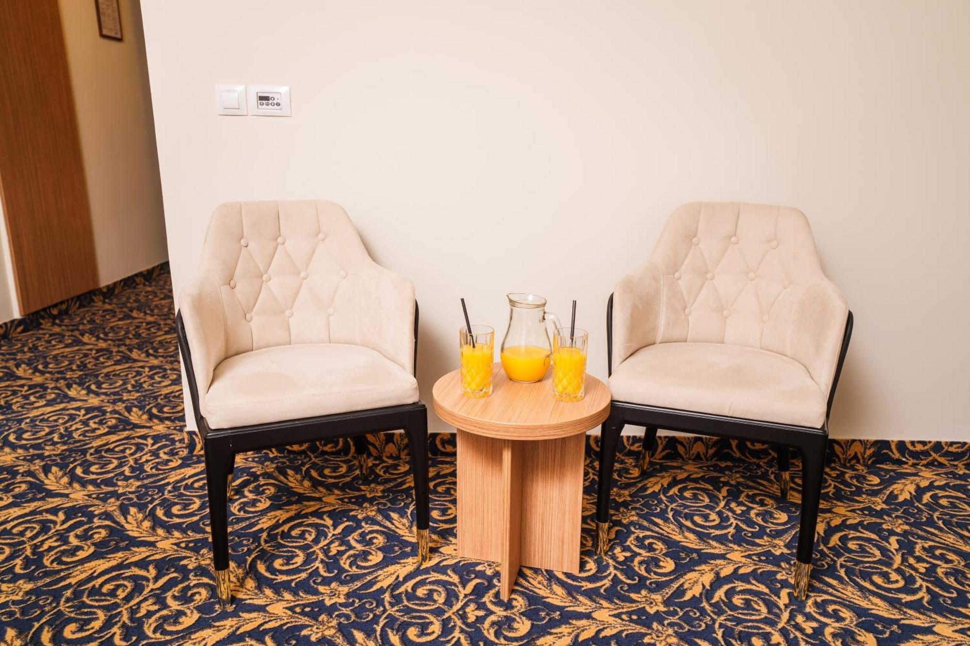 Hotel Monogram Park Ruma Extérieur photo