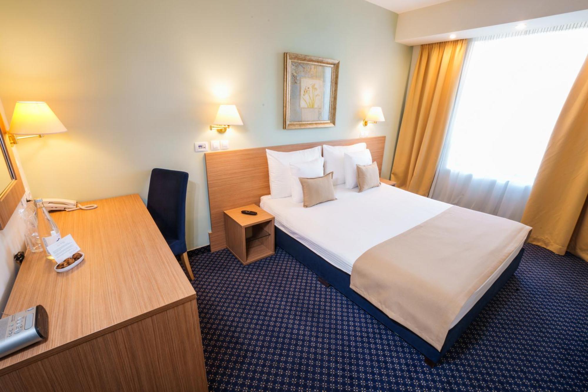 Hotel Monogram Park Ruma Extérieur photo